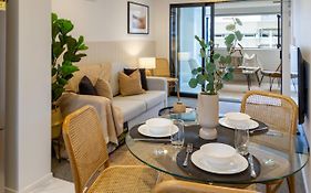 Modern Cbd Central Stay - Hagley Park And Balcony